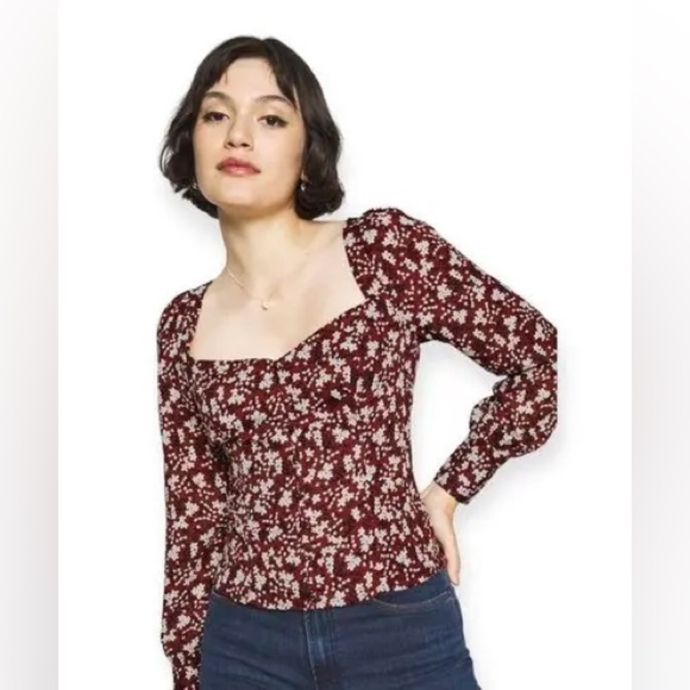 NWOT Abercrombie & Fitch Floral Blouse with Sweetheart Neckline